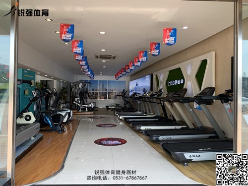 VSPORTS体育官网體育店內(nèi)的跑步機