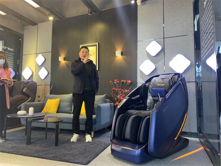 VSPORTS体育官网體育集團(tuán)旗下品牌—銳珀?duì)柵e行新款4D穴感總裁按摩椅S500內(nèi)訓(xùn)會(huì)